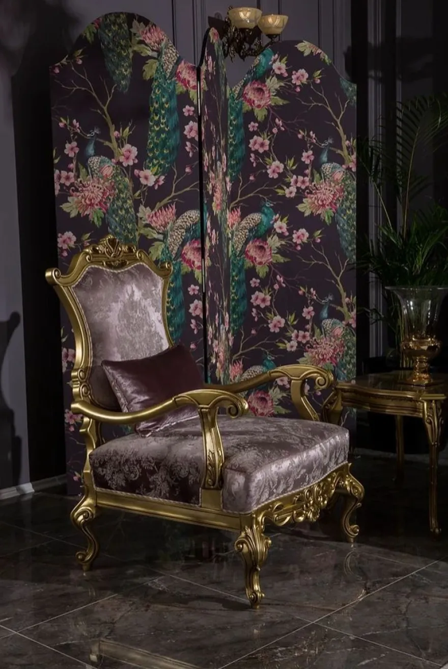 Casa Padrino Luxus Barock Wohnzimmer Sessel mit dekorativem Kissen Fliederfarben / Gold 79 x 73 x H. 110 cm - Prunkvolle Barock Möbel