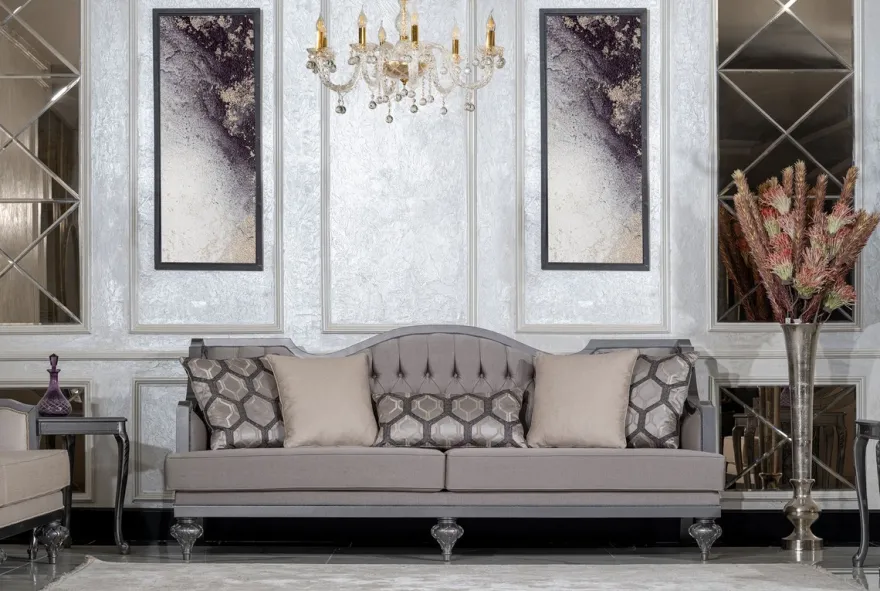 Casa Padrino Luxus Barock Wohnzimmer Sofa Grau / Grau - Handgefertigtes Barockstil Sofa mit dekorativen Kissen - Luxus Wohnzimmer Möbel im Barockstil - Barock Möbel
