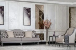 Casa Padrino Luxus Barock Wohnzimmer Sofa Grau / Grau - Handgefertigtes Barockstil Sofa mit dekorativen Kissen - Luxus Wohnzimmer Möbel im Barockstil - Barock Möbel