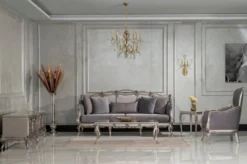 Casa Padrino Luxus Barock Wohnzimmer Sofa Grau / Silber - Handgefertigtes Barockstil Sofa mit dekorativen Kissen - Luxus Wohnzimmer Möbel im Barockstil - Barock Möbel - Edel & Prunkvoll