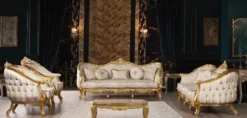 Casa Padrino Luxus Barock Wohnzimmer Set Beige / Gold - 2 Barock Sofas mit Muster & 2 Barock Sessel mit Muster & 1 Barock Couchtisch - Prunkvolle Barock Wohnzimmer Möbel