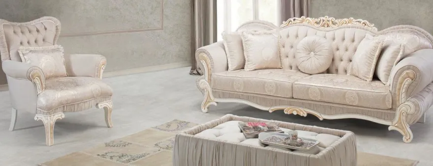 Casa Padrino Luxus Barock Wohnzimmer Set Hellrosa / Weiß / Gold - 2 Sofas & 2 Sessel & 1 Beistelltisch - Wohnzimmer Möbel im Barockstil - Edel & Prunkvoll