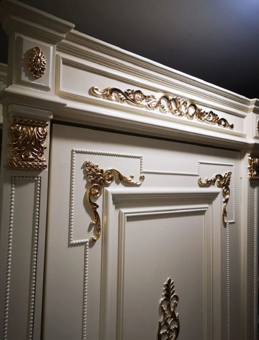 Casa Padrino Luxus Barock Wohnungstür Weiß / Gold - Prunkvolle Massivholz Tür mit Rahmen - Luxus Möbel im Barockstil - Hotel Möbel - Barock Möbel - Barock Einrichtung - Edel & Prunkvoll