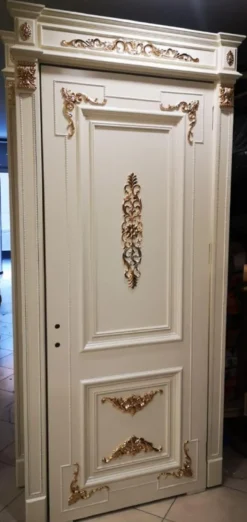 Casa Padrino Luxus Barock Wohnungstür Weiß / Gold - Prunkvolle Massivholz Tür mit Rahmen - Luxus Möbel im Barockstil - Hotel Möbel - Barock Möbel - Barock Einrichtung - Edel & Prunkvoll