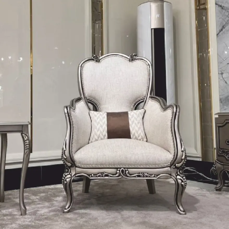 Casa Padrino Luxus Barock Wohnzimmer Sessel mit Kissen Creme / Silber - Barock Möbel