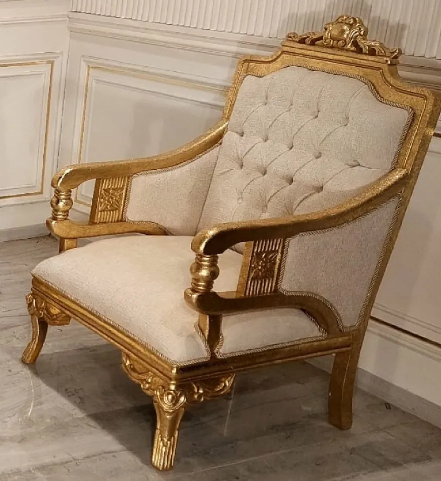 Casa Padrino Luxus Barock Wohnzimmer Sessel Creme / Gold - Handgefertigter Barockstil Sessel - Luxus Wohnzimmer Möbel im Barockstil - Barock Möbel - Edel & Prunkvoll
