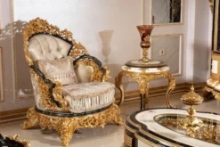 Casa Padrino Luxus Barock Wohnzimmer Set Gold / Weiß / Blau / Gold - 2 Sofas & 2 Sessel & 1 Couchtisch & 2 Beistelltische - Handgefertigte Wohnzimmer Möbel im Barockstil - Edel & Prunkvoll