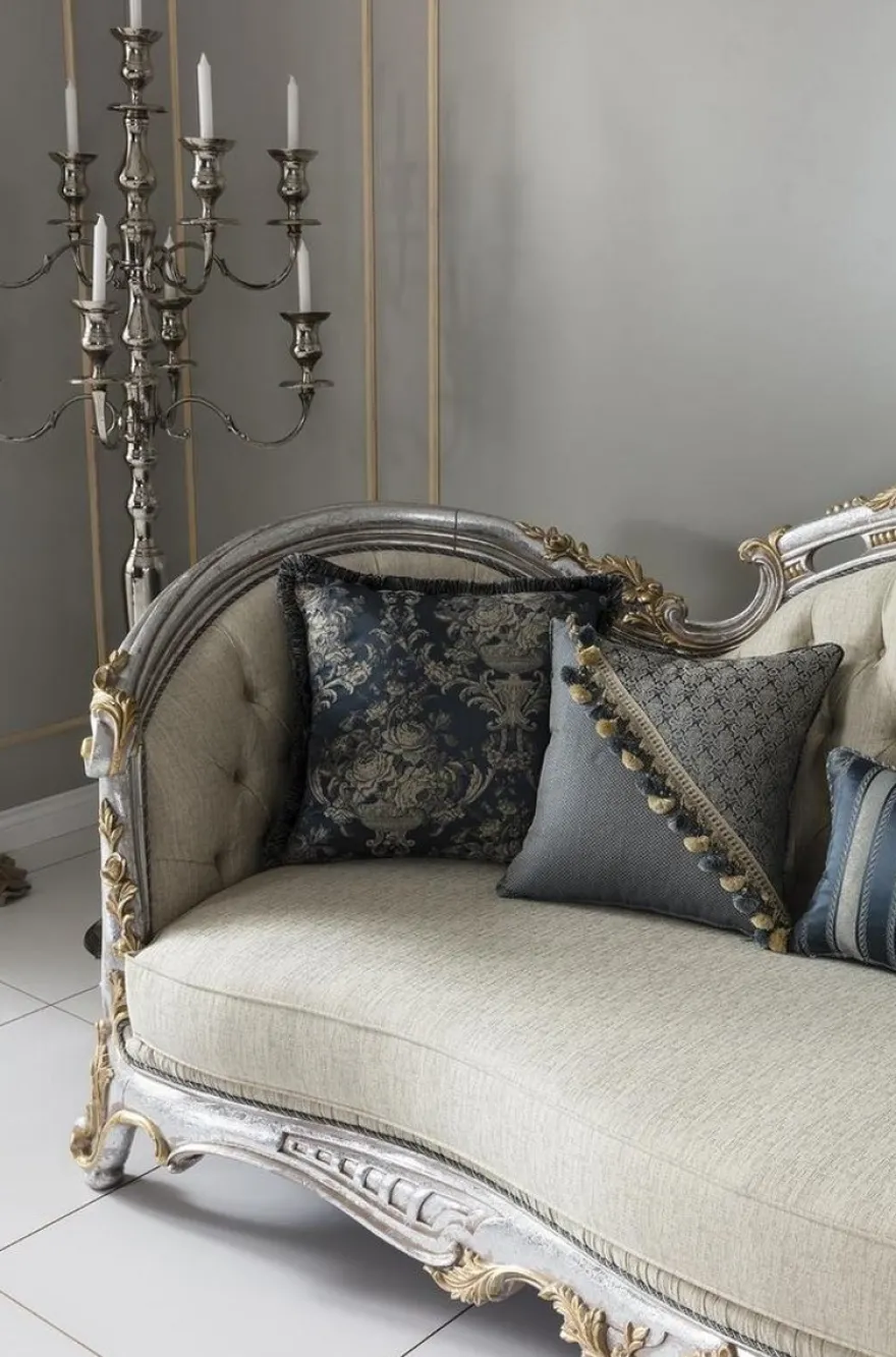 Casa Padrino Luxus Barock Wohnzimmer Sofa mit dekorativen Kissen Creme / Blau / Silber / Gold 250 x 95 x H. 125 cm - Edel & Prunkvoll