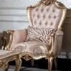 Casa Padrino Luxus Barock Wohnzimmer Set Rosa / Gold - 2 Sofas & 2 Sessel & 1 Couchtisch - Handgefertigte Wohnzimmer Möbel im Barockstil - Edel & Prunkvoll