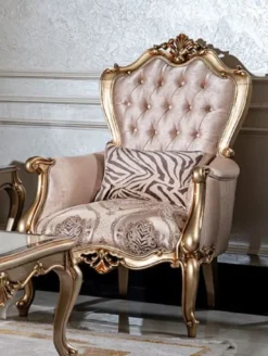 Casa Padrino Luxus Barock Wohnzimmer Set Rosa / Gold - 2 Sofas & 2 Sessel & 1 Couchtisch - Handgefertigte Wohnzimmer Möbel im Barockstil - Edel & Prunkvoll