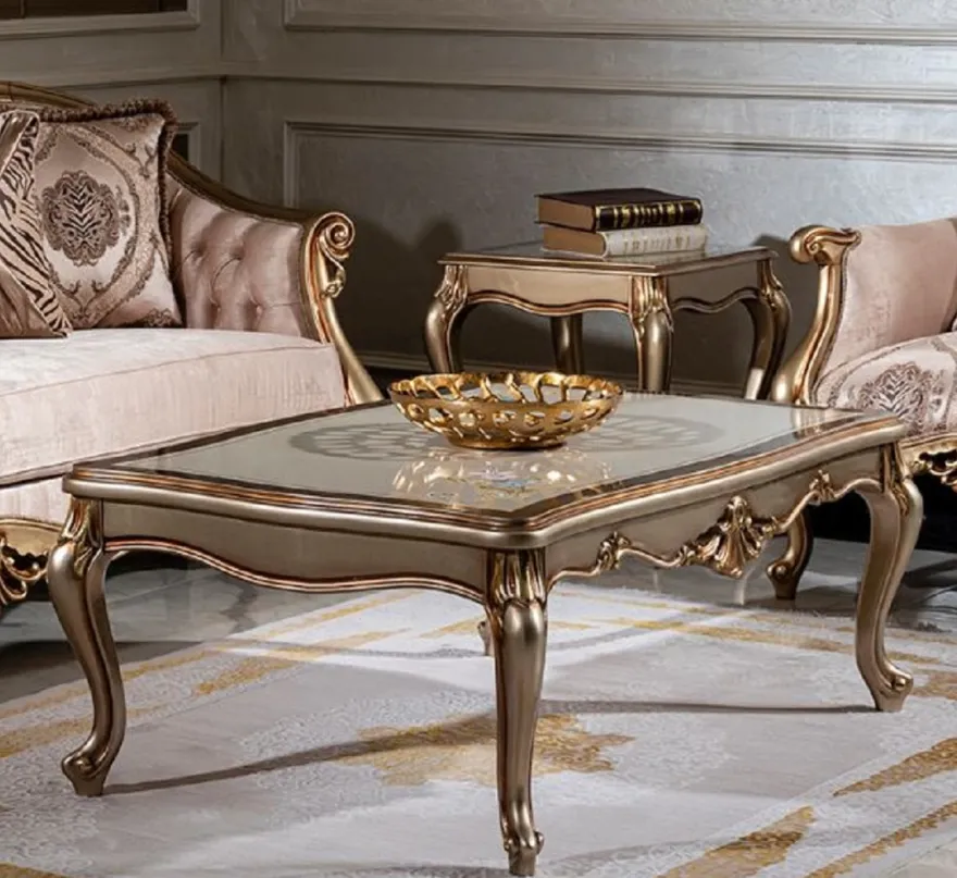 Casa Padrino Luxus Barock Wohnzimmer Set Rosa / Gold - 2 Sofas & 2 Sessel & 1 Couchtisch - Handgefertigte Wohnzimmer Möbel im Barockstil - Edel & Prunkvoll