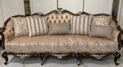 Casa Padrino Luxus Barock Wohnzimmer Sofa Gold / Braun / Schwarz / Silber - Prunkvolles Barockstil Sofa mit dekorativen Kissen - Luxus Wohnzimmer Möbel im Barockstil - Barock Möbel