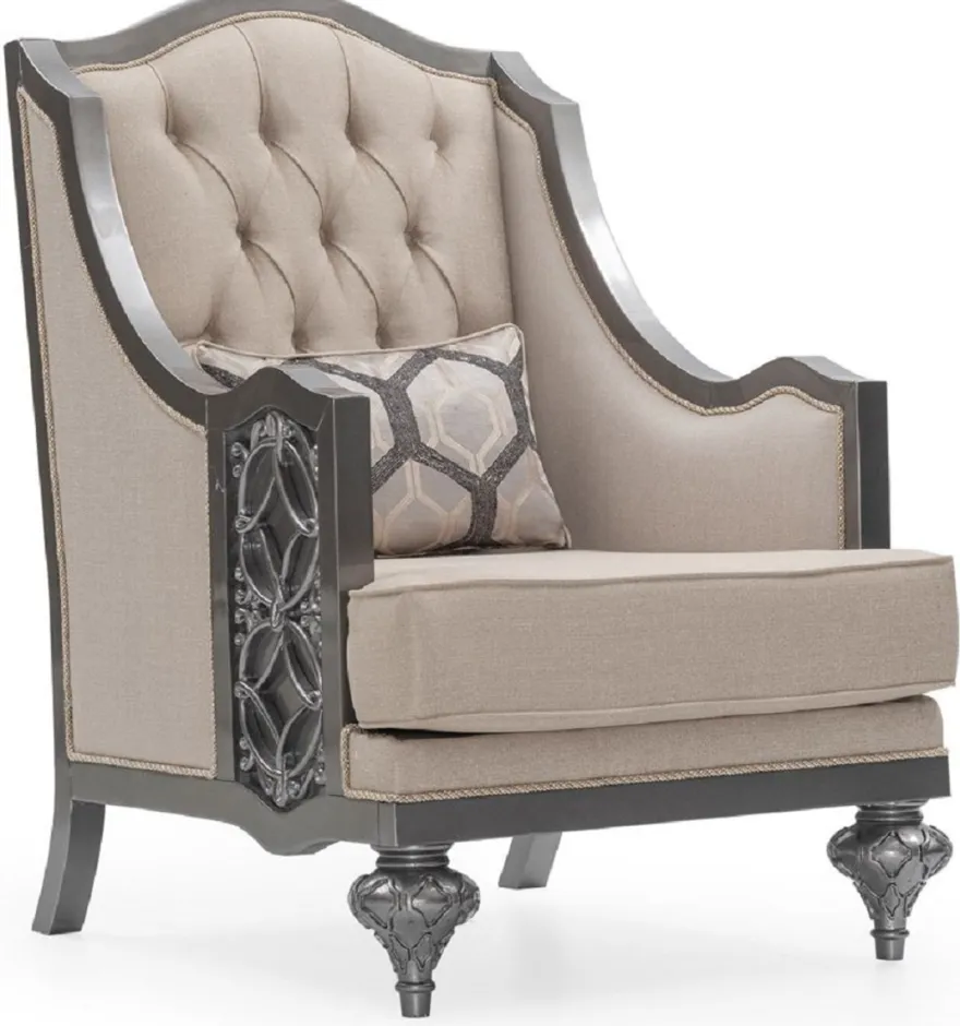 Casa Padrino Luxus Barock Wohnzimmer Sessel Beige / Grau - Handgefertigter Barockstil Sessel mit dekorativem Kissen - Luxus Wohnzimmer Möbel im Barockstil - Barock Möbel