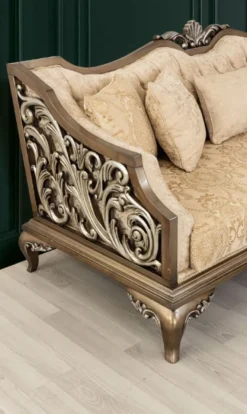 Casa Padrino Luxus Barock Wohnzimmer Set Beige / Gold / Braun / Silber - 2 Sofas & 2 Sessel & 1 Couchtisch - Handgefertigte Barock Wohnzimmer Möbel - Edel & Prunkvoll