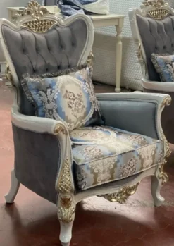 Casa Padrino Luxus Barock Wohnzimmer Set Grau / Mehrfarbig / Weiß / Gold - 2 Barock Sofas & 2 Barock Sessel & 1 Barock Couchtisch - Handgefertigte Barock Wohnzimmer Möbel - Edel & Prunkvoll