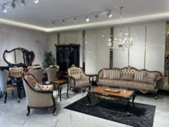 Casa Padrino Luxus Barock Wohnzimmer Sessel Gold / Braun / Schwarz / Silber - Handgefertigter Barockstil Sessel mit dekorativem Kissen - Luxus Wohnzimmer Möbel im Barockstil - Barock Möbel