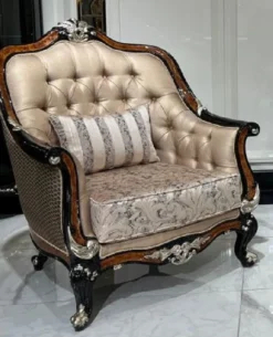 Casa Padrino Luxus Barock Wohnzimmer Sessel Gold / Braun / Schwarz / Silber - Handgefertigter Barockstil Sessel mit dekorativem Kissen - Luxus Wohnzimmer Möbel im Barockstil - Barock Möbel