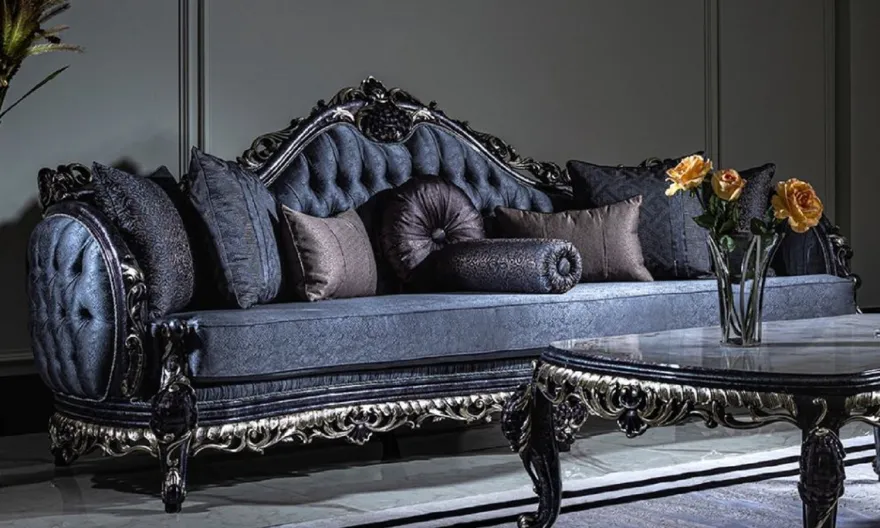Casa Padrino Luxus Barock Wohnzimmer Set Weiß / Blau / Gold - 2 Sofas & 2 Sessel & 1 Couchtisch - Prunkvolle Wohnzimmer Möbel im Barockstil