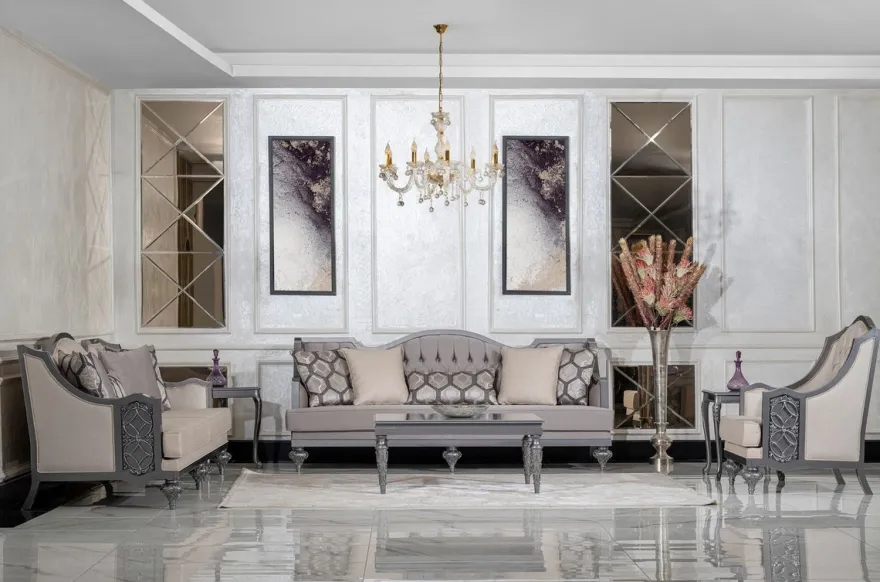 Casa Padrino Luxus Barock Wohnzimmer Sofa Beige / Grau - Handgefertigtes Barockstil Sofa mit dekorativen Kissen - Luxus Wohnzimmer Möbel im Barockstil - Barock Möbel
