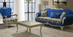 Casa Padrino Luxus Barock Wohnzimmer Set Blau / Gold - 2 Sofas mit Muster & 2 Sessel mit Muster & 1 Couchtisch - Prunkvolle Barock Wohnzimmer Möbel