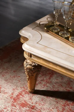 Casa Padrino Luxus Barock Wohnzimmertisch Weiß / Gold 140 x 90 x H. 42 cm - Barock Couchtisch