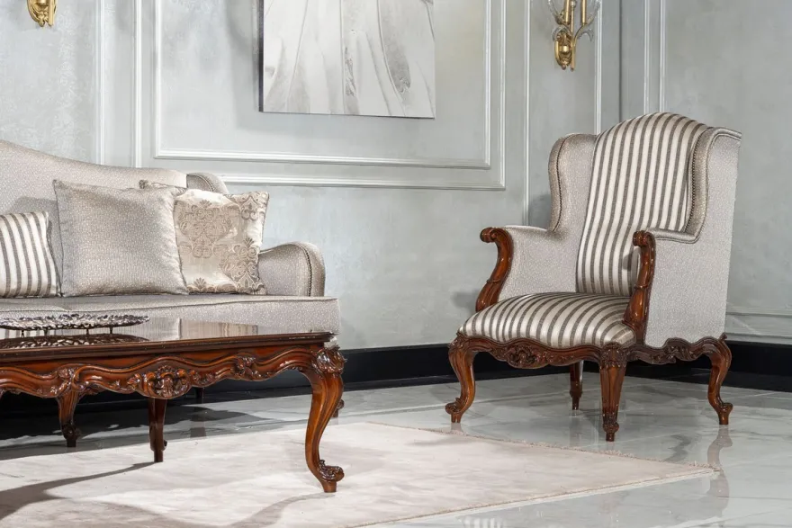 Casa Padrino Luxus Barock Wohnzimmer Sessel Silber / Braun - Handgefertigter Barockstil Sessel mit Streifen und dekorativem Kissen - Luxus Wohnzimmer Möbel im Barockstil - Barock Möbel