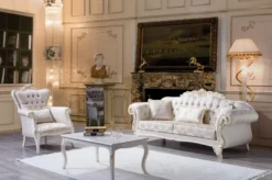 Casa Padrino Luxus Barock Wohnzimmer Sessel mit dekorativem Kissen Creme / Weiß / Gold 83 x 94 x H. 111 cm - Wohnzimmer Möbel im Barockstil