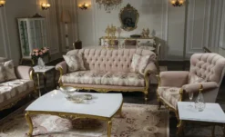 Casa Padrino Luxus Barock Wohnzimmer Set Rosa / Weiß / Gold - 2 Sofas & 2 Sessel & 1 Couchtisch & 2 Beistelltische - Wohnzimmer Möbel im Barockstil - Edel & Prunkvoll