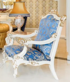 Casa Padrino Luxus Barock Wohnzimmer Set Blau / Weiß / Gold - 2 Sofas & 2 Sessel & 1 Couchtisch & 2 Beistelltische - Wohnzimmer Möbel im Barockstil - Edel & Prunkvoll
