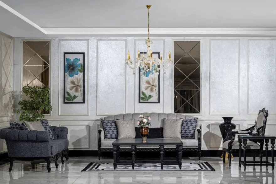 Casa Padrino Luxus Barock Wohnzimmer Sessel Silber / Schwarz - Handgefertigter Barockstil Sessel mit dekorativem Kissen - Luxus Wohnzimmer Möbel im Barockstil - Barock Möbel - Edel & Prunkvoll