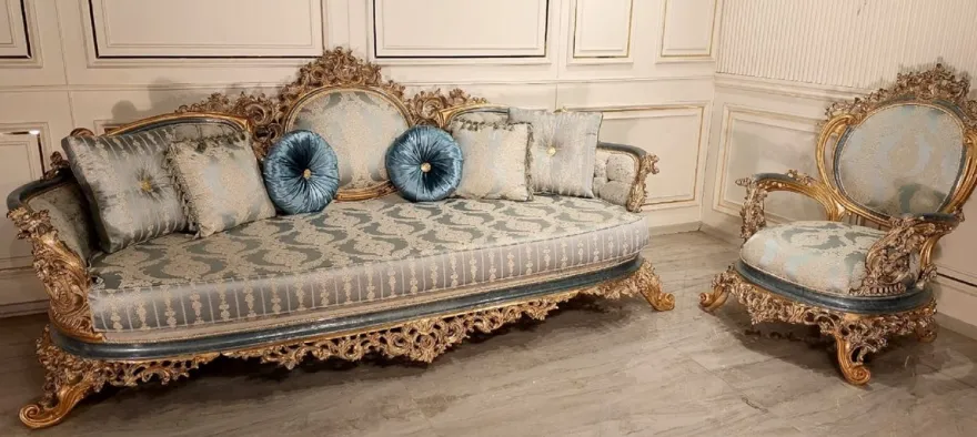 Casa Padrino Luxus Barock Wohnzimmer Sofa Türkis / Creme / Gold - Handgefertigtes Barockstil Sofa - Luxus Wohnzimmer Möbel im Barockstil - Barock Möbel - Edel & Prunkvoll
