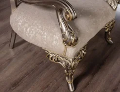 Casa Padrino Luxus Barock Wohnzimmer Sessel Grau / Beige / Silber / Gold - Prunkvoller Sessel mit Muster - Handgefertigte Barock Wohnzimmer Möbel
