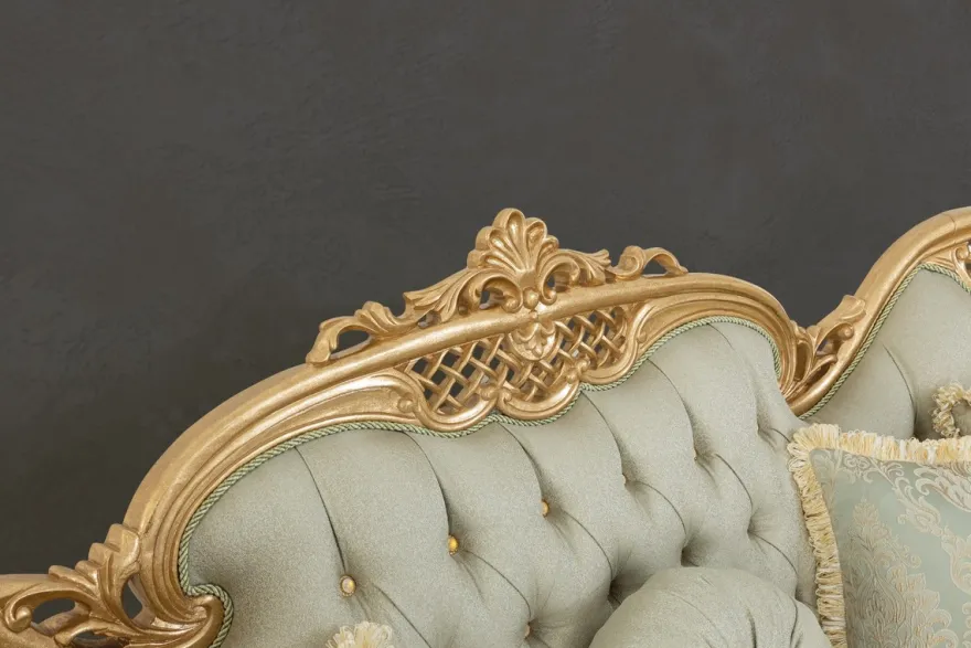 Casa Padrino Luxus Barock Wohnzimmer Set Hellgrün / Gold - 2 Sofas & 2 Sessel & 1 Couchtisch - Handgefertigte Barock Wohnzimmer Möbel - Edel & Prunkvoll