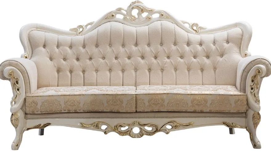 Casa Padrino Luxus Barock Wohnzimmer Set Weiß / Gold - 2 Barock Sofas & 2 Barock Sessel & 1 Barock Couchtisch - Luxus Wohnzimmer Möbel im Barockstil - Barock Möbel - Edel & Prunkvoll