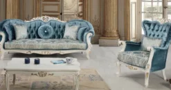 Casa Padrino Luxus Barock Wohnzimmer Set Blau / Weiß / Gold - 2 Sofas & 2 Sessel & 1 Couchtisch - Prunkvolle Wohnzimmer Möbel im Barockstil