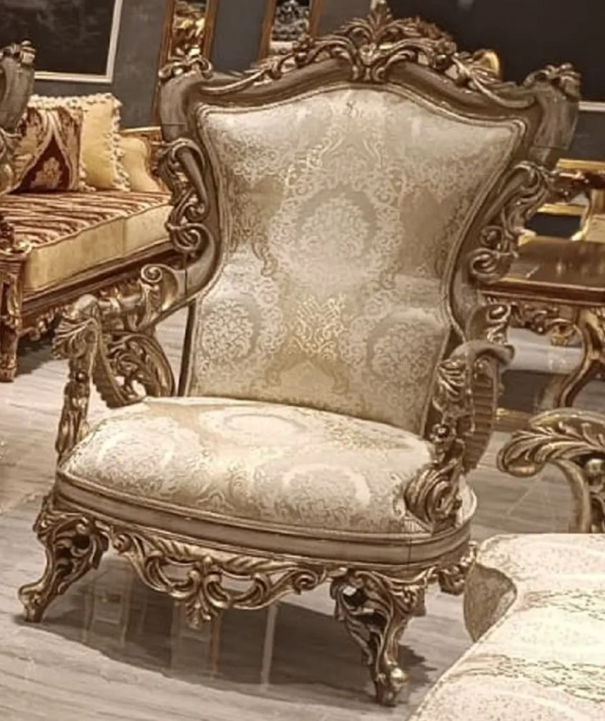 Casa Padrino Luxus Barock Wohnzimmer Set Gold / Grau - 2 Barock Sofas & 2 Barock Sessel & 1 Runder Barock Couchtisch - Luxus Wohnzimmer Möbel im Barockstil - Edel & Prunkvoll