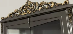 Casa Padrino Luxus Barock Wohnzimmer Vitrine Grau / Gold 130 x 55 x H. 210 cm - Prunkvoller Barock Vitrinenschrank mit 2 Glastüren - Edle Barock Möbel