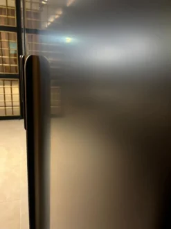 Casa Padrino Luxus Barschrank Schwarz / Kupfer 80 x 50 x H. 165 cm - Beleuchteter Massivholz Weinschrank mit 2 Türen - Wohnzimmer Möbel - Bar Möbel - Hotel Möbel - Luxus Kollektion