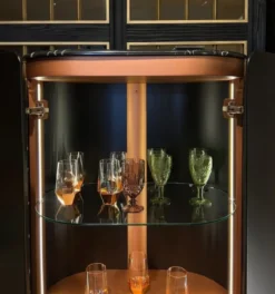 Casa Padrino Luxus Barschrank Schwarz / Kupfer 80 x 50 x H. 165 cm - Beleuchteter Massivholz Weinschrank mit 2 Türen - Wohnzimmer Möbel - Bar Möbel - Hotel Möbel - Luxus Kollektion