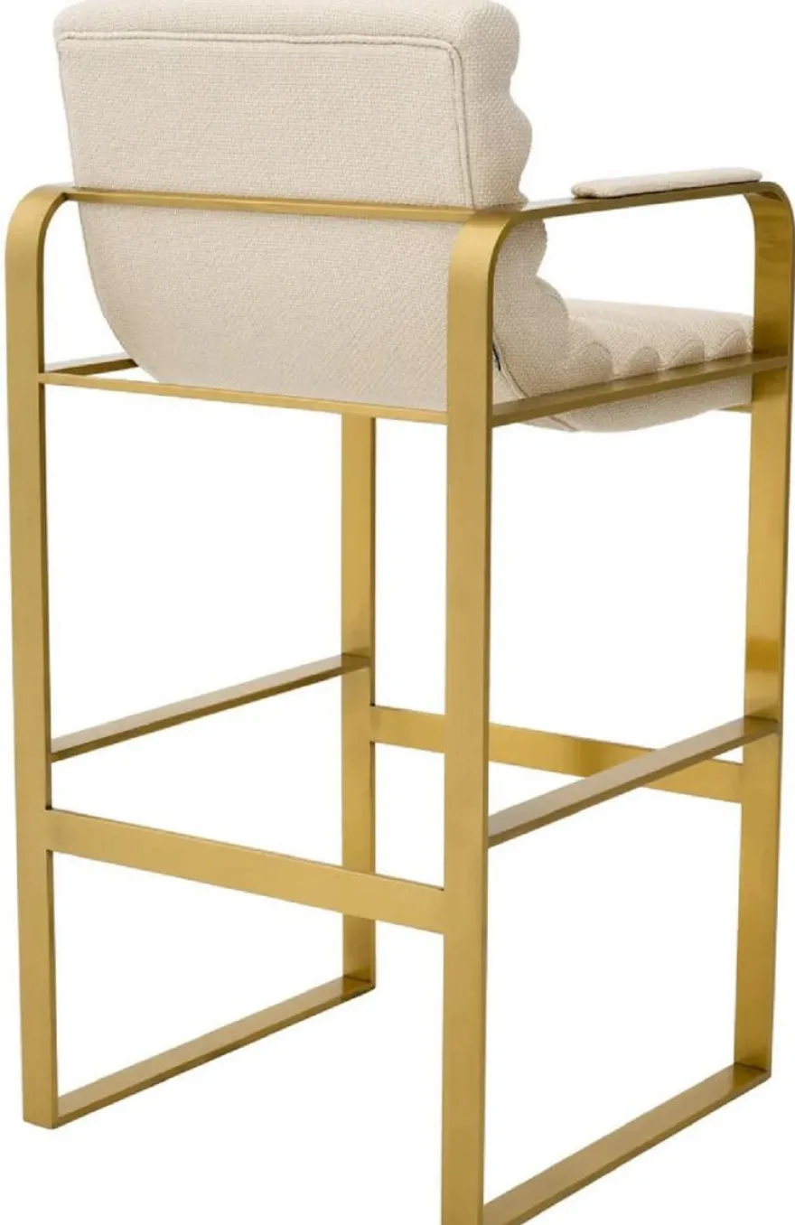 Casa Padrino Luxus Barstuhl mit Armlehnen Sandfarben / Messing 53,5 x 57,5 x H. 107 cm - Gepolsterter Edelstahl Barhocker - Bar Möbel - Luxus Möbel - Luxus Qualität