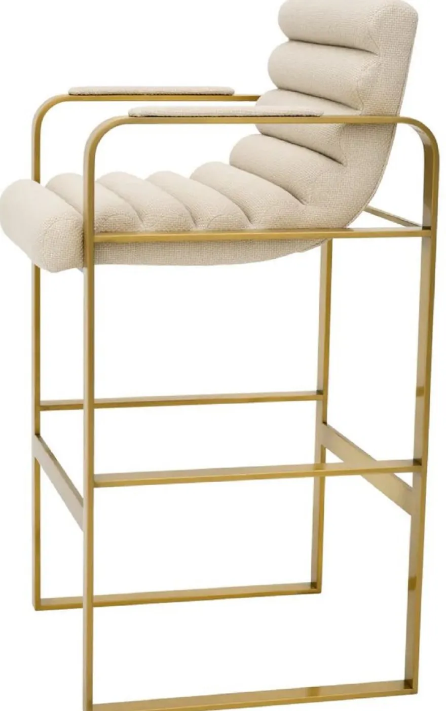 Casa Padrino Luxus Barstuhl mit Armlehnen Sandfarben / Messing 53,5 x 57,5 x H. 107 cm - Gepolsterter Edelstahl Barhocker - Bar Möbel - Luxus Möbel - Luxus Qualität