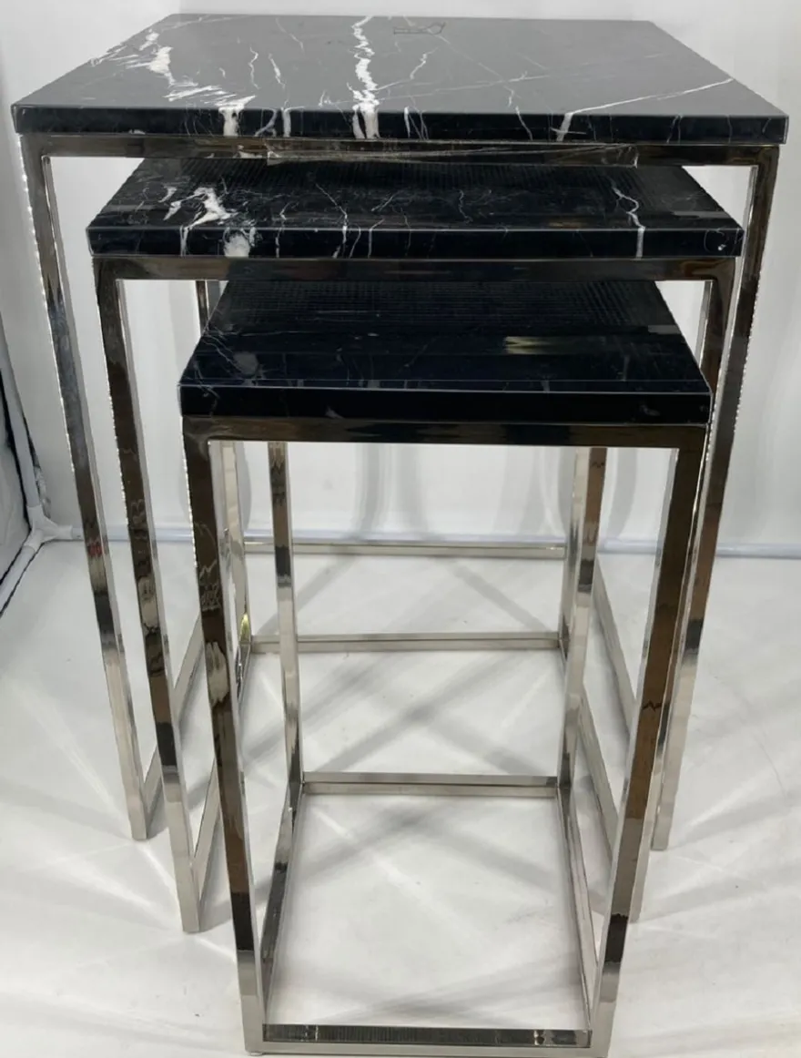 Casa Padrino Luxus Beistelltisch 3er Set Silber / Schwarz - Edelstahl Tische mit Marmorplatte - Wohnzimmer Möbel - Luxus Kollektion