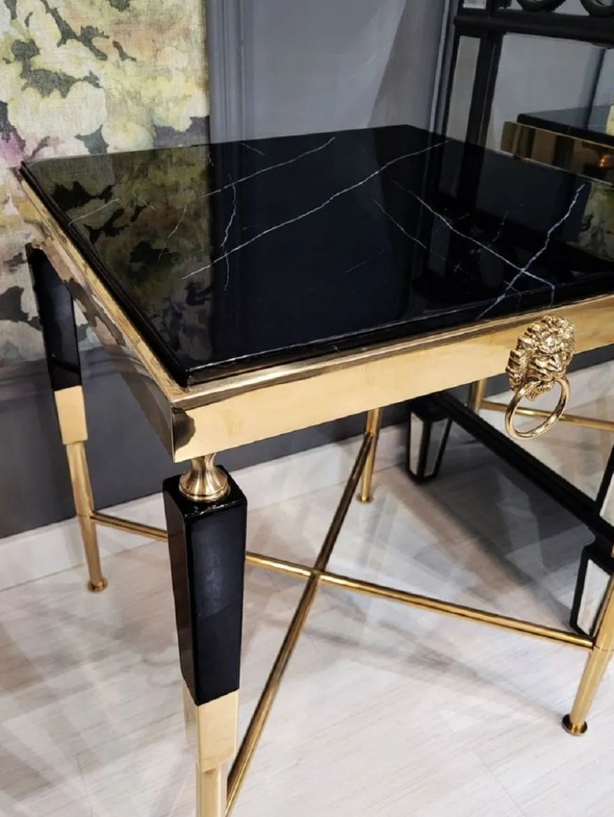 Casa Padrino Luxus Beistelltisch Schwarz / Gold 50 x 50 x H. 60 cm - Quadratischer Tisch mit Kunstmarmor Tischplatte - Luxus Wohnzimmer Möbel - Hotel Möbel - Luxus Einrichtung - Hotel Einrichtung