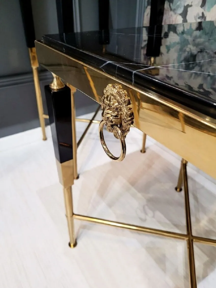 Casa Padrino Luxus Beistelltisch Schwarz / Gold 50 x 50 x H. 60 cm - Quadratischer Tisch mit Kunstmarmor Tischplatte - Luxus Wohnzimmer Möbel - Hotel Möbel - Luxus Einrichtung - Hotel Einrichtung
