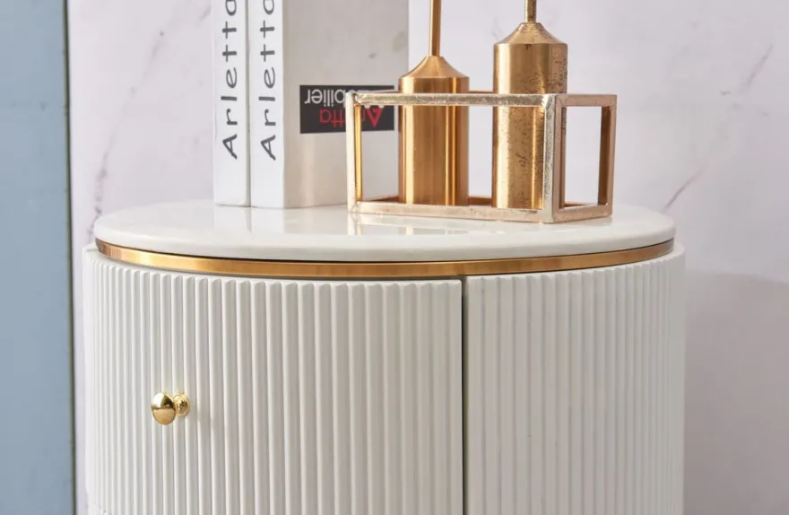 Casa Padrino Luxus Beistelltisch Weiß / Messingfarben / Gold Ø 50 x H. 58 cm - Runder Nachttisch mit 2 Schubladen - Moderne Möbel