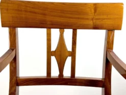 Casa Padrino Luxus Biedermeier Esszimmer Stuhl mit Armlehnen und Streifen Braun / Schwarz 59 x H. 94 cm - Massivholz Küchen Stuhl - Massivholz Esszimmer Möbel - Biedermeier Esszimmer Möbel