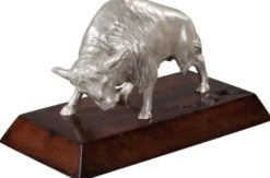 Casa Padrino Luxus Bison Bronzefigur Silber / Braun 35 x 18 x H. 20 cm - Versilberte Deko Figur mit Mahagoni Holzsockel
