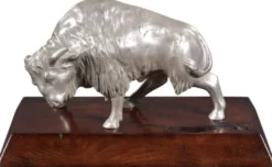 Casa Padrino Luxus Bison Bronzefigur Silber / Braun 35 x 18 x H. 20 cm - Versilberte Deko Figur mit Mahagoni Holzsockel