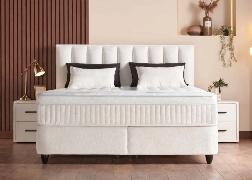 Casa Padrino Luxus Boxspringbett mit Kopfteil in Streifenoptik Creme 180 x 200 cm - Luxus Schlafzimmer Möbel