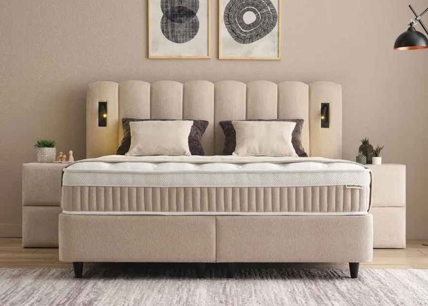 Casa Padrino Luxus Boxspringbett mit gewelltem Kopfteil und Leseleuchten Beige 140 x 200 cm - Luxus Schlafzimmer Möbel